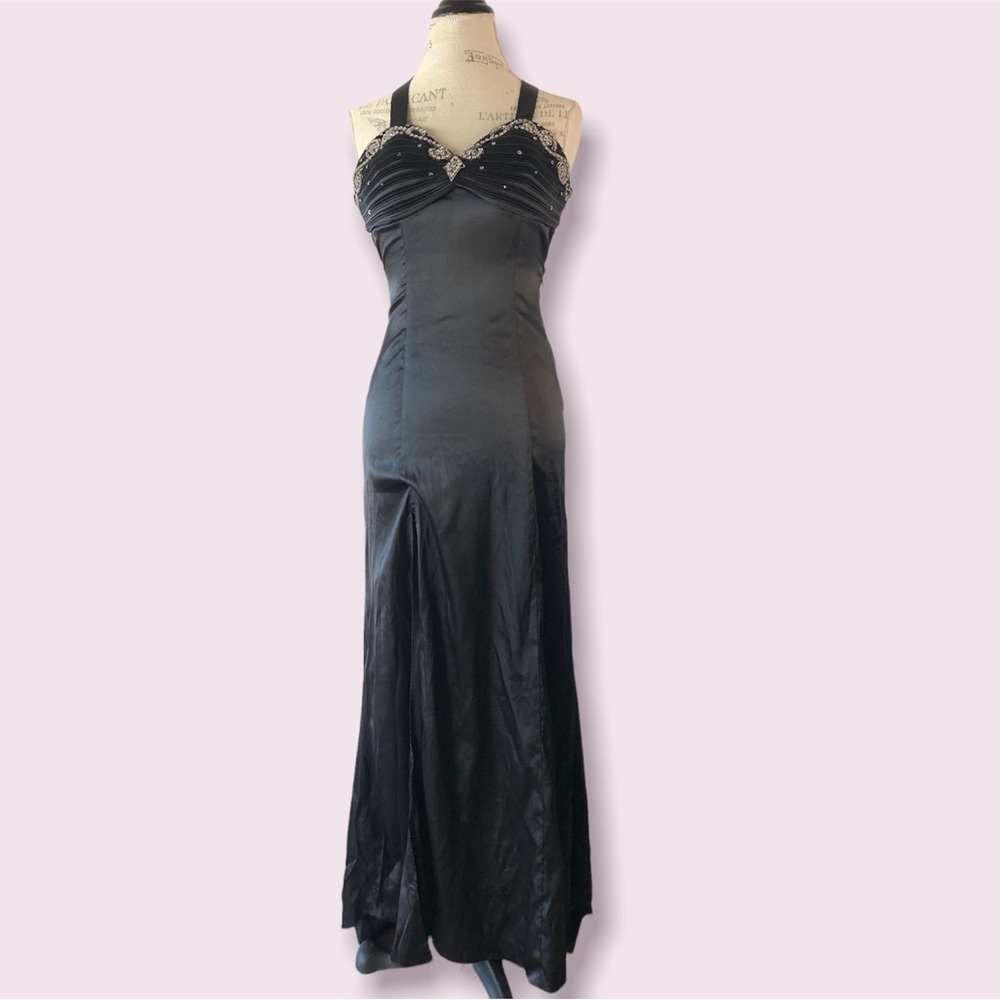 Narianna Embellished Maxi Caped Dress Small